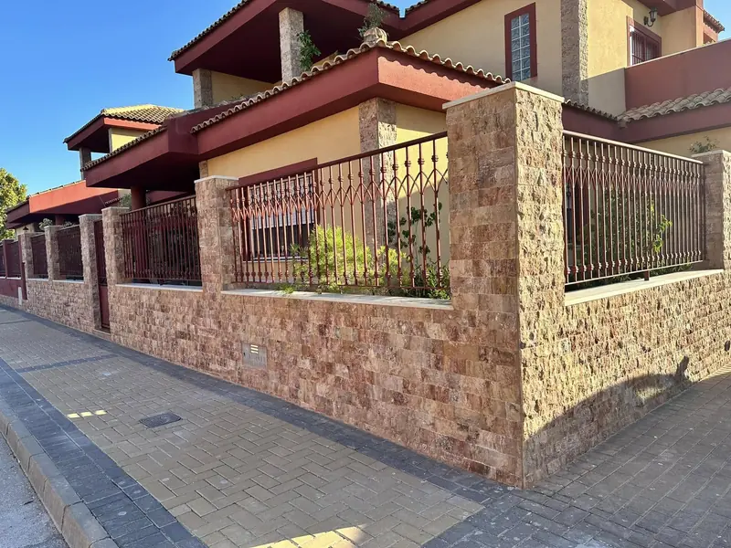 Muro de fachada con piedra natural - después